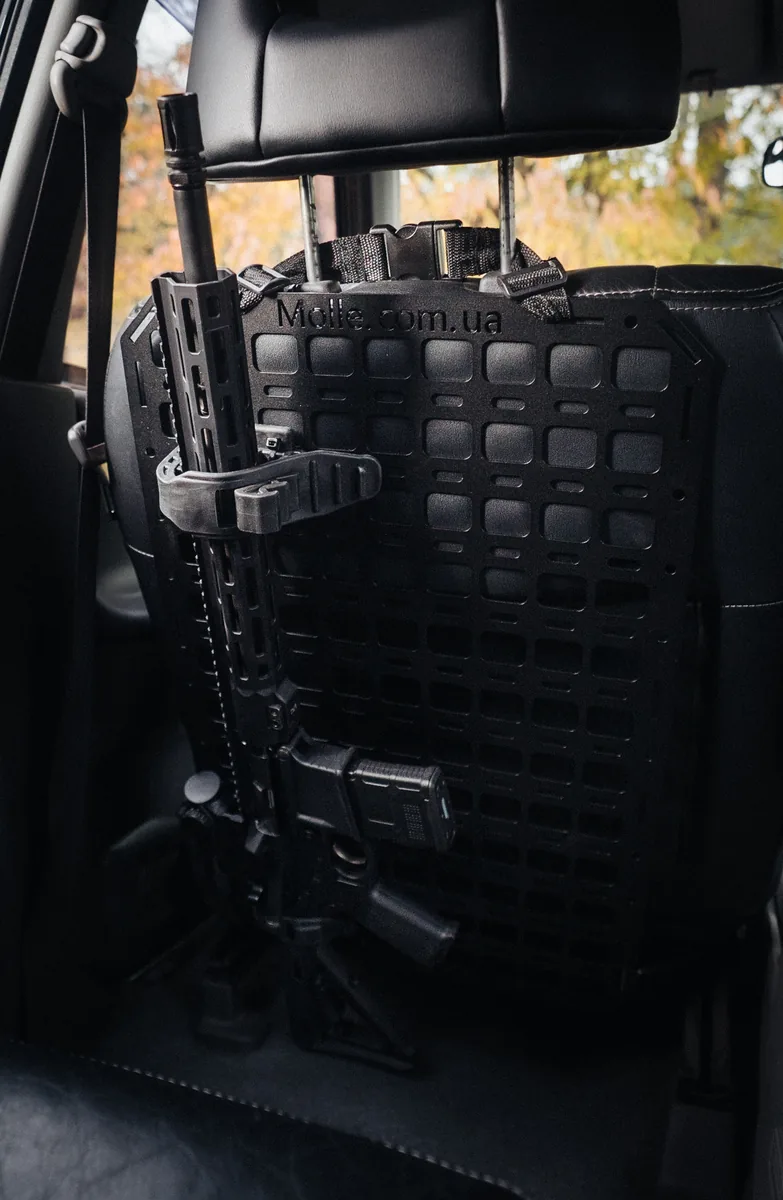 Сталева MOLLE панель із сіткою PALS на спинці сидіння авто, гвинтівка AR на кріпленні Quick Fist